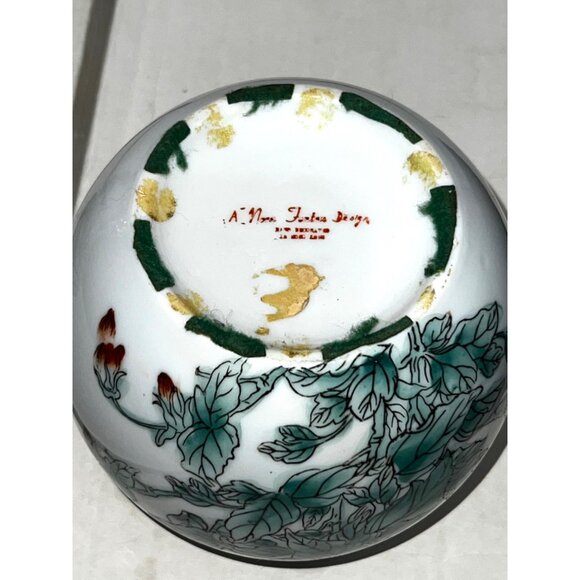 Nora Fenton Designs Hibiscus Flowers and Bees White background Porcelain Vase - Picture 8 of 9